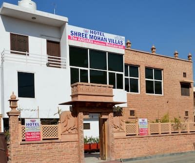 https://imgcld.yatra.com/ytimages/image/upload/t_hotel_yatra_city_desktop/v1470043617/Domestic Hotels/Hotels_Jodhpur/Shree Mohan Villas/Overview.jpg